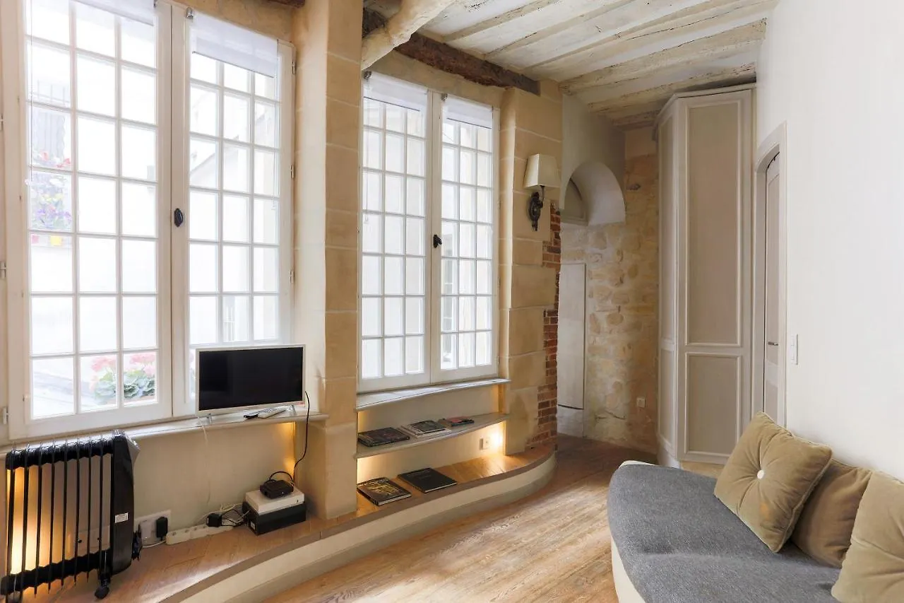 Louvre Charmant Studio Paris Apartment