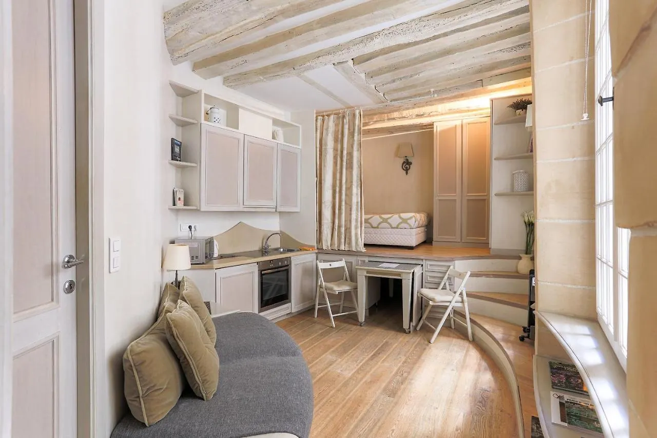 Louvre Charmant Studio Paris Apartment